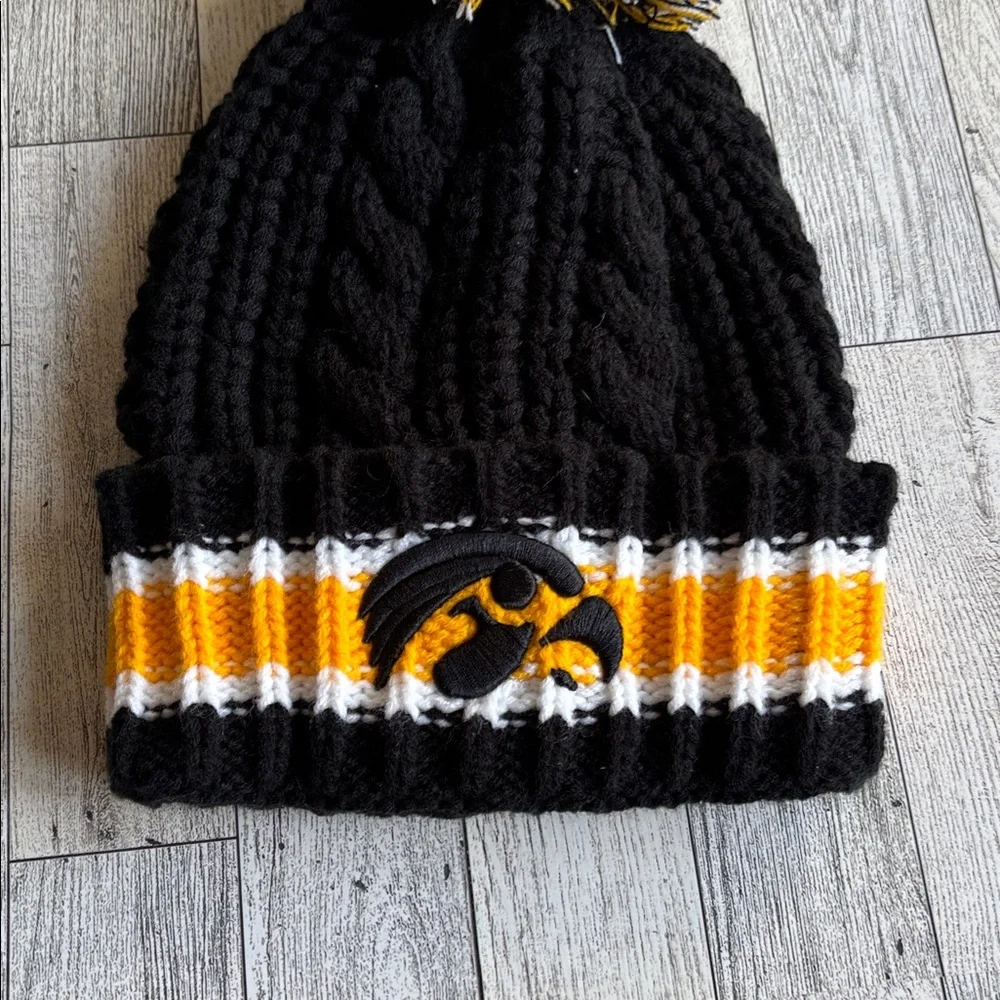 Iowa‎ Hawkeyes Hat Black & Gold Pom Winter CableKnit Thick Beanie NCAA NEW GIFT - Picture 3 of 5